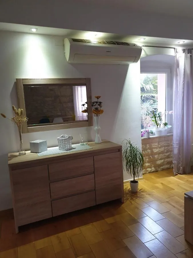 Apartman The Color Of Summer Apartment Cres